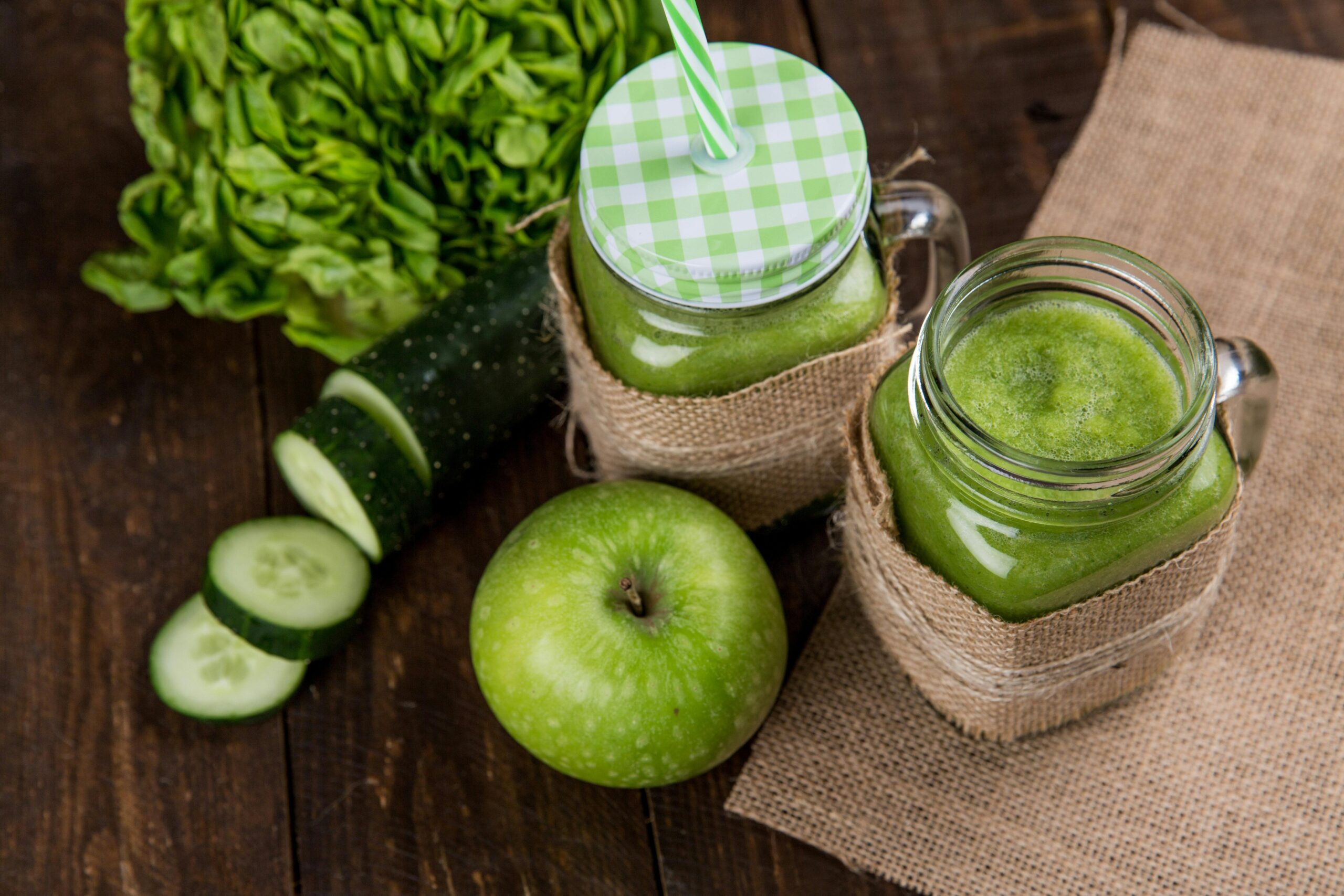 Receita de Smoothie Verde Detox com Abacaxi, Espinafre e Chia