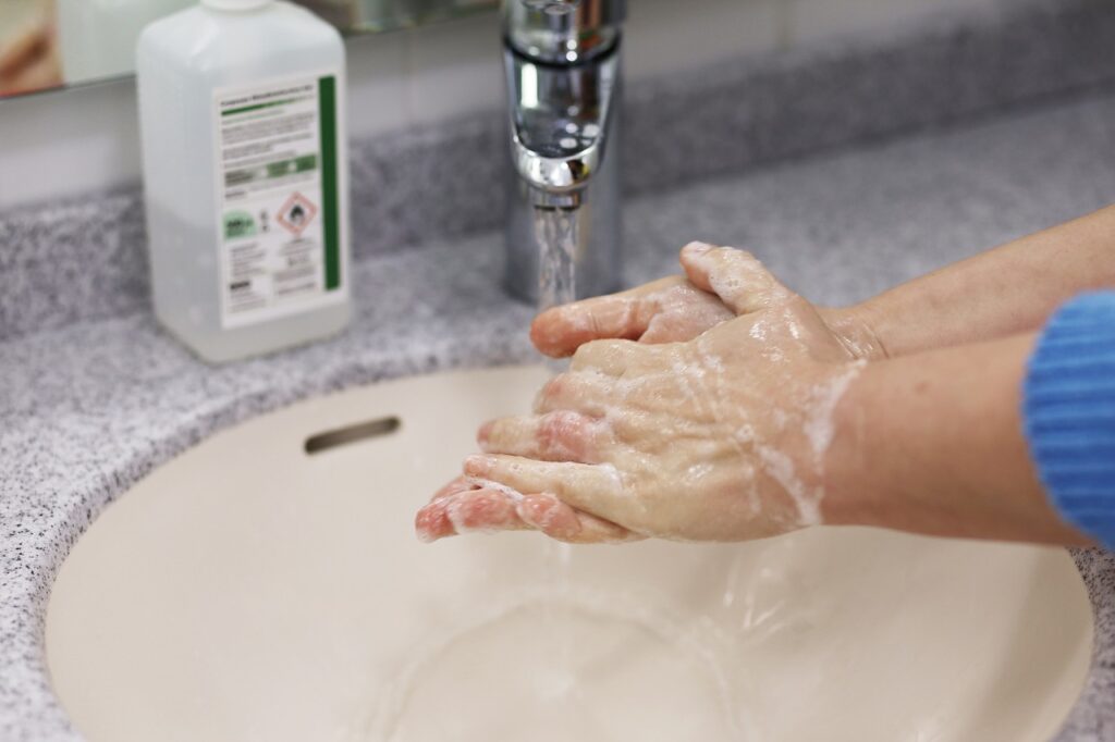 wash your hands, hand wash, hygiene, soap, to wash, personal hygiene, bathroom, cleaning, bathroom sink, hand wash, hand wash, hand wash, hand wash, hand wash, hygiene, personal hygiene, personal hygiene, varíola do macaco